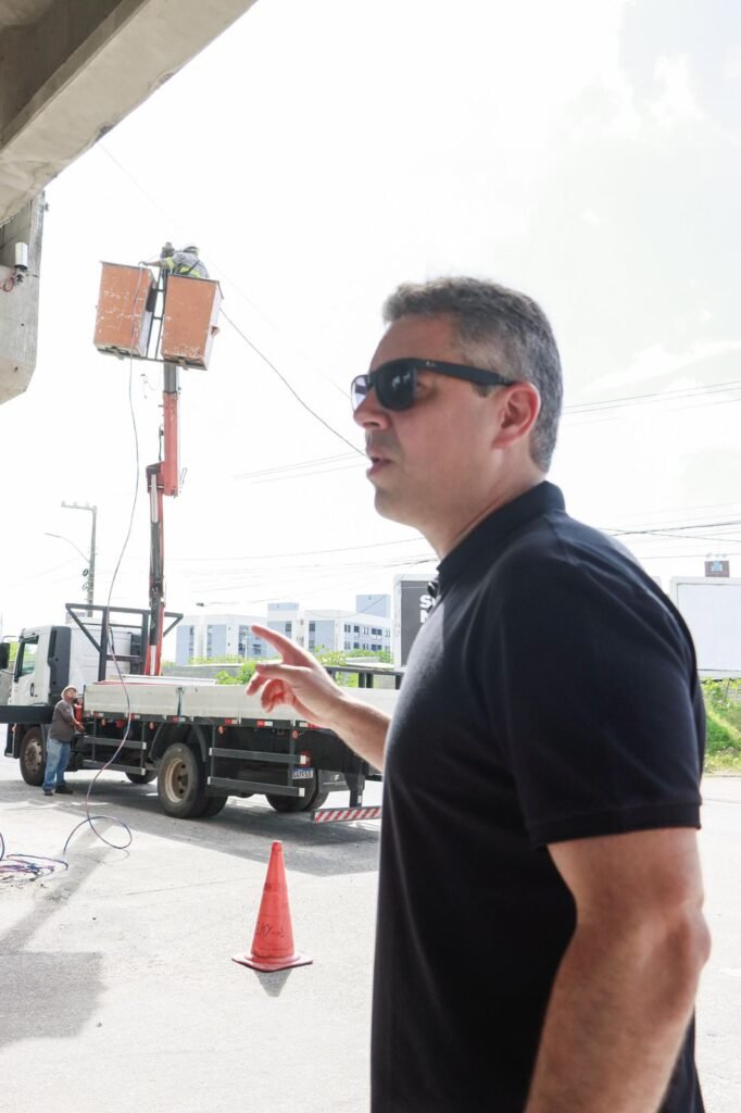 André Coutinho Acompanha Instalação De Nova Iluminação Em Viadutos Para Melhorar A Segurança De Motoristas Em Cabedelo